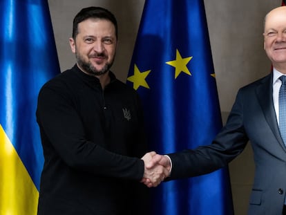 Ukrainian President Volodymyr Zelensky greets German Chancellor Olaf Scholz at the Munich Conference on Saturday.